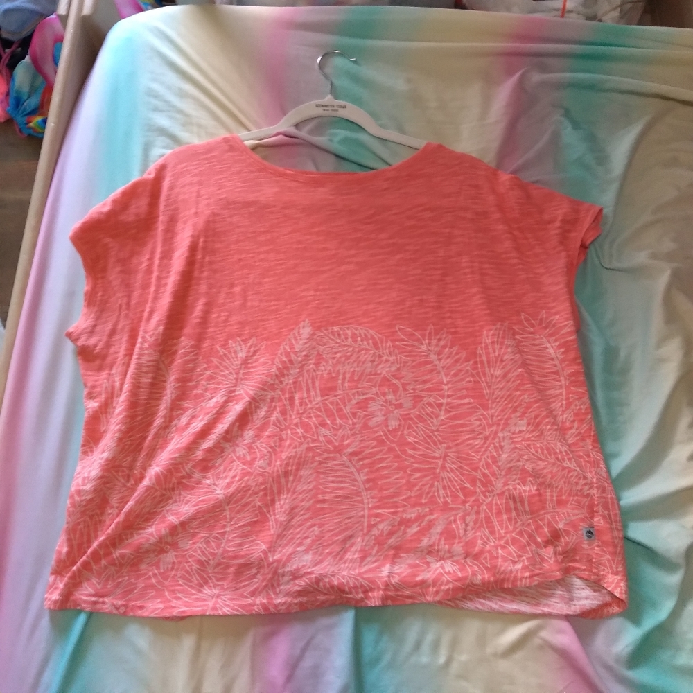 Pink shirt with white leaf designs from ocean plus coast. Size XL